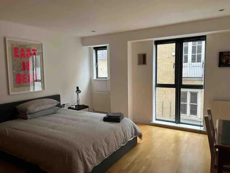 1 Bed Flat With View Of Vibrant Hoxton Square location
