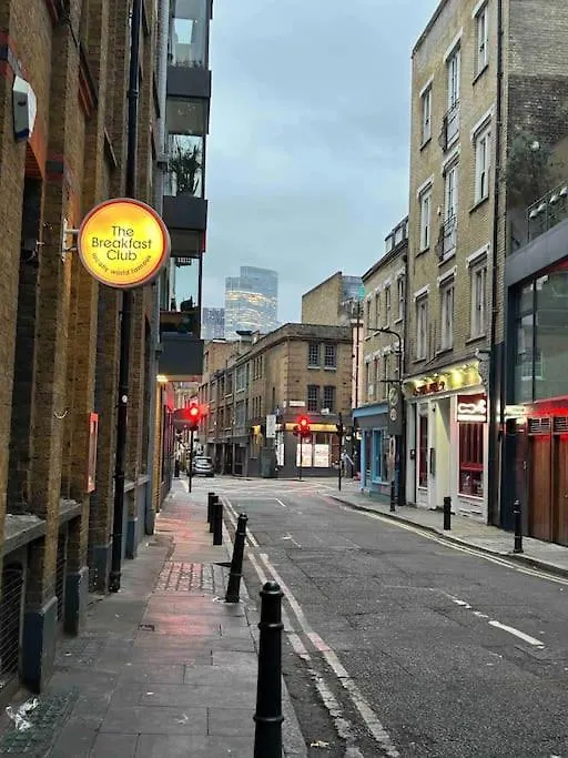 1 Bed Flat With View Of Vibrant Hoxton Square Apartment London 0*,