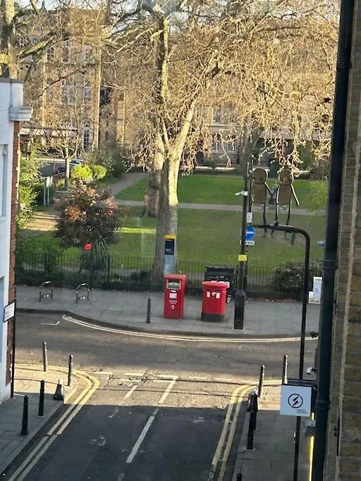 1 Bed Flat With View Of Vibrant Hoxton Square Apartman London