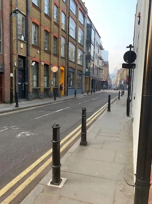 1 Bed Flat With View Of Vibrant Hoxton Square Apartman London