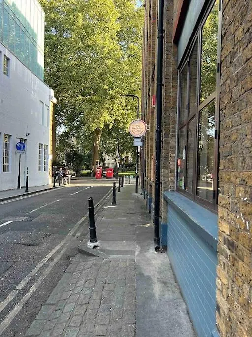 1 Bed Flat With View Of Vibrant Hoxton Square Apartman London