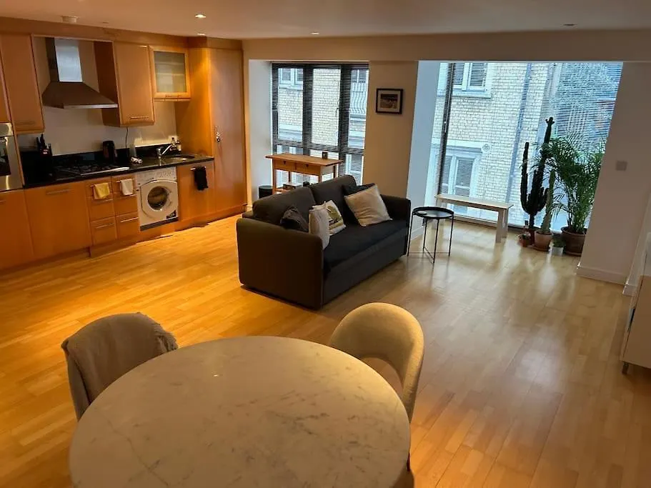 1 Bed Flat With View Of Vibrant Hoxton Square Apartman London 0*,  Egyesült Királyság